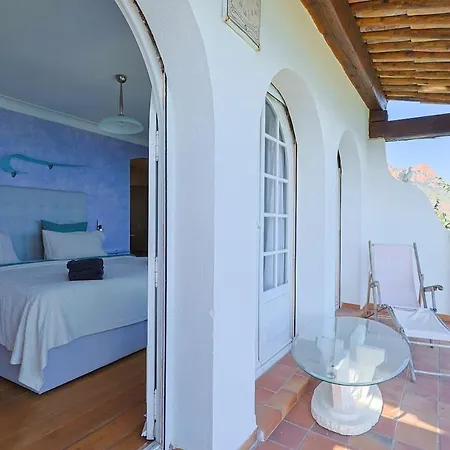 Villa Avec Vue Panoramique Et Piscine A Saint-raphael Saint-Raphael (Var)