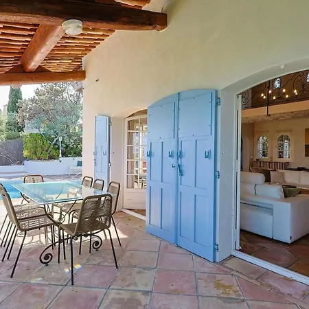 Avec Vue Panoramique Et Piscine A Saint-raphael