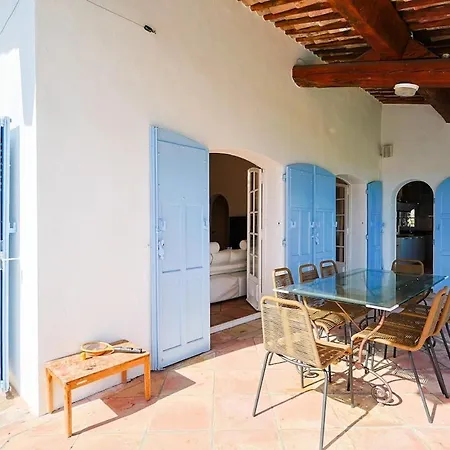 Avec Vue Panoramique Et Piscine A Saint-raphael Вилла