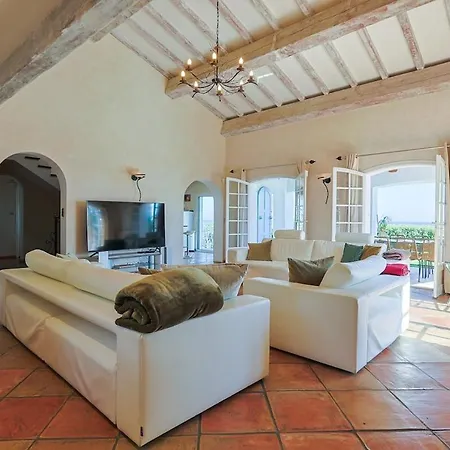 Avec Vue Panoramique Et Piscine A Saint-raphael Вилла Сен-Рафаэль