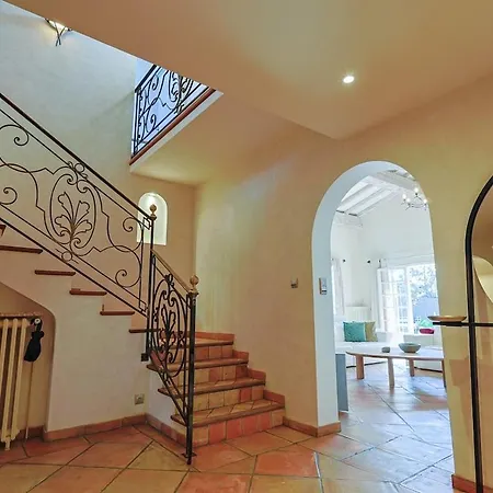 Avec Vue Panoramique Et Piscine A Saint-raphael Вилла Сен-Рафаэль