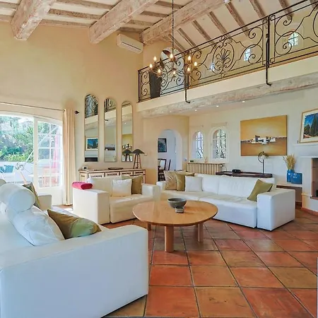 Villa Avec Vue Panoramique Et Piscine A Saint-raphael Saint-Raphael (Var)