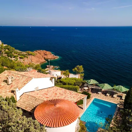 Βίλα Avec Vue Panoramique Et Piscine A Saint-raphael Saint-Raphaël