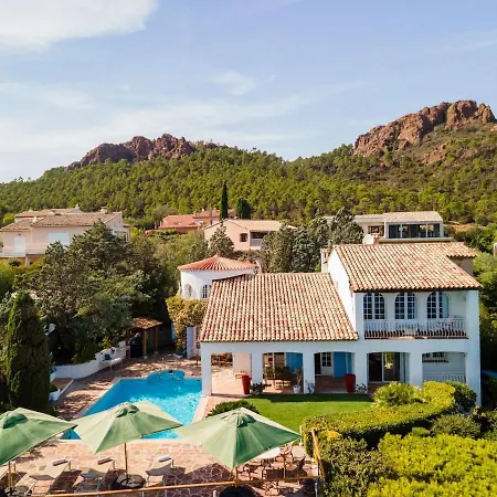 Avec Vue Panoramique Et Piscine A Saint-raphael Βίλα Saint-Raphaël