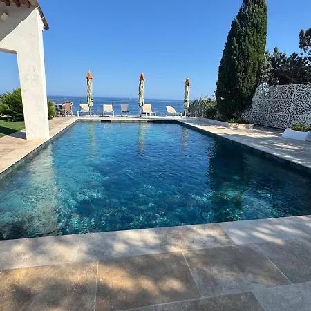 Avec Vue Panoramique Et Piscine à Saint-raphael Villa