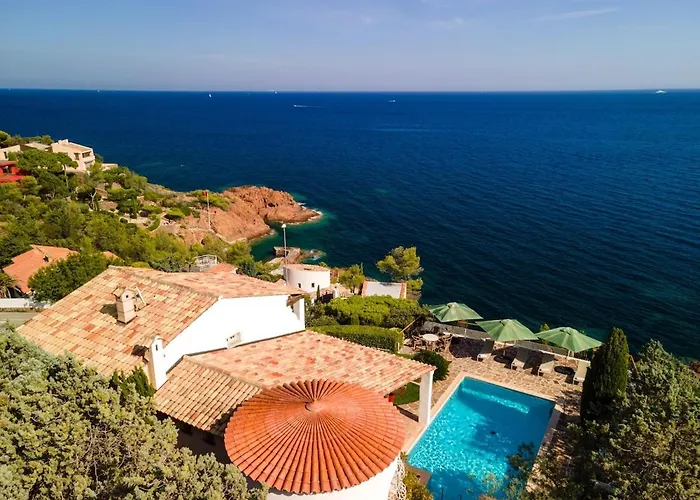 Villa Avec Vue Panoramique Et Piscine à Saint-raphael Saint-Raphaël