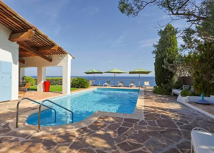Avec Vue Panoramique Et Piscine à Saint-raphael Saint-Raphaël