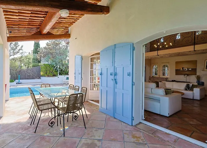 Avec Vue Panoramique Et Piscine à Saint-raphael