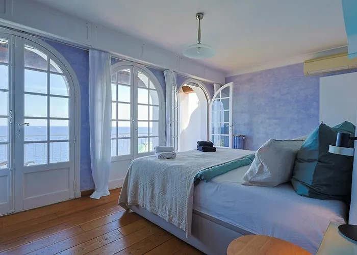 Villa Avec Vue Panoramique Et Piscine à Saint-raphael