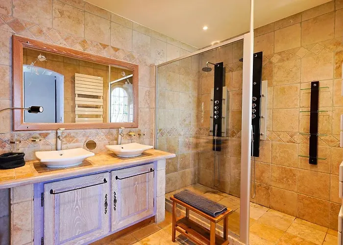 Avec Vue Panoramique Et Piscine à Saint-raphael Saint-Raphaël