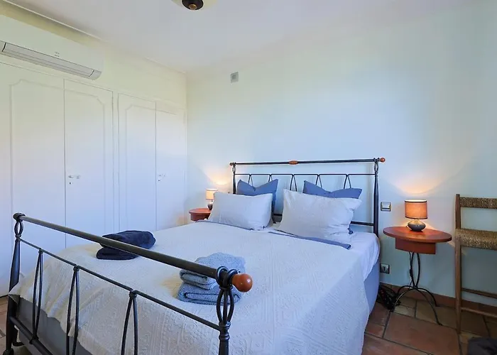 Avec Vue Panoramique Et Piscine à Saint-raphael