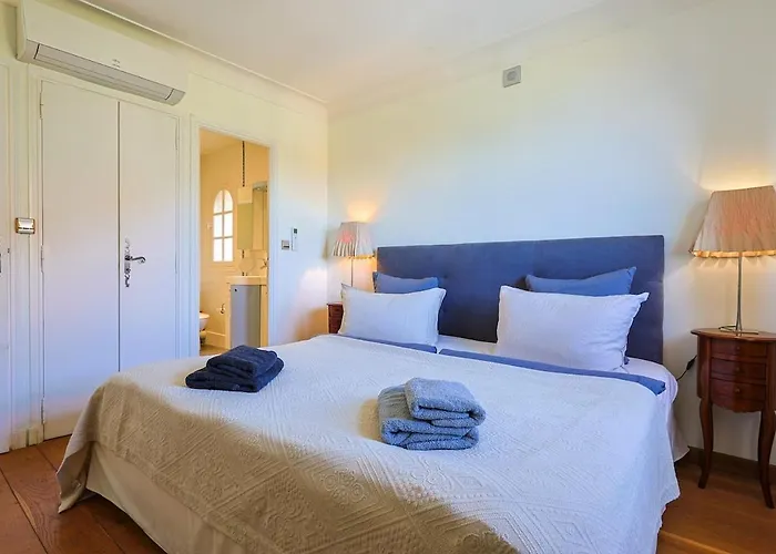 Avec Vue Panoramique Et Piscine A Saint-raphael Вилла