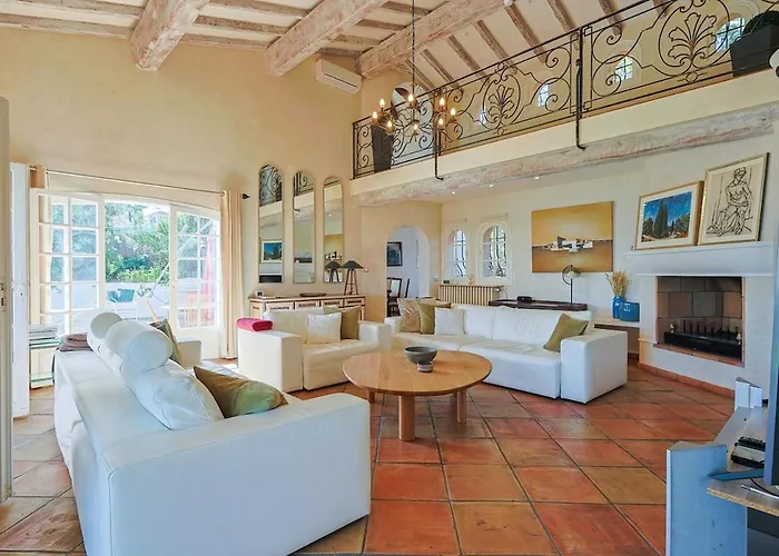 Villa Avec Vue Panoramique Et Piscine à Saint-raphael Saint-Raphaël