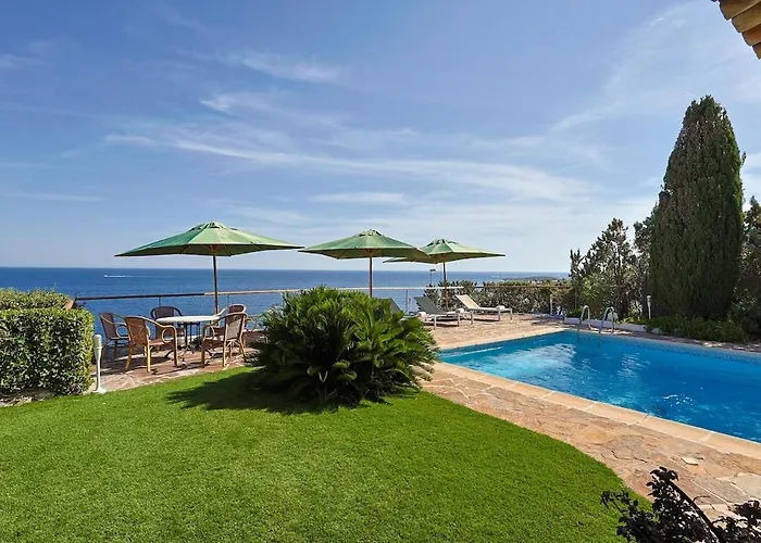 Avec Vue Panoramique Et Piscine à Saint-raphael * Saint-Raphaël